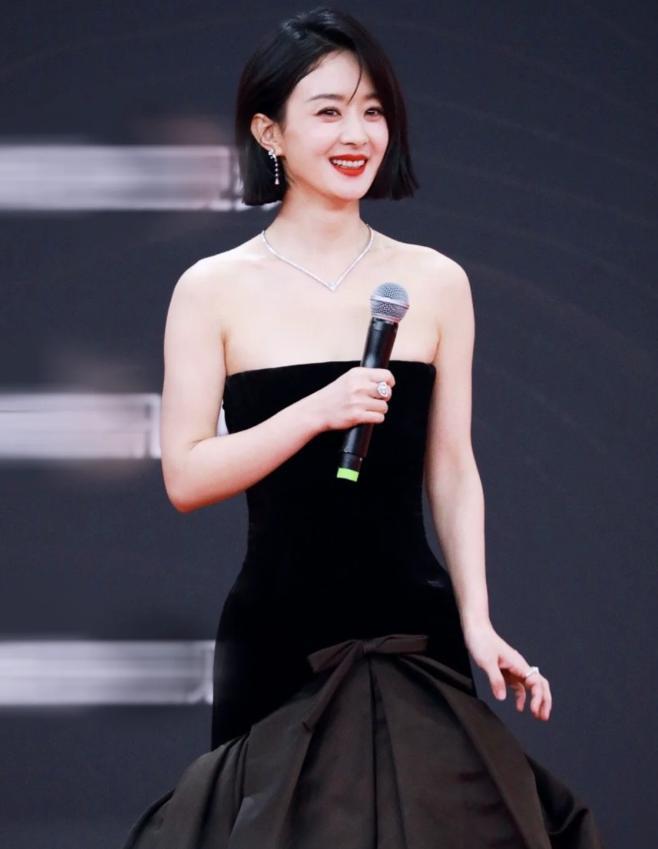 女星个个风情万种却被29岁三线小花抢风头J9真人游戏第一品牌澳门这一天内娱一线(图15)