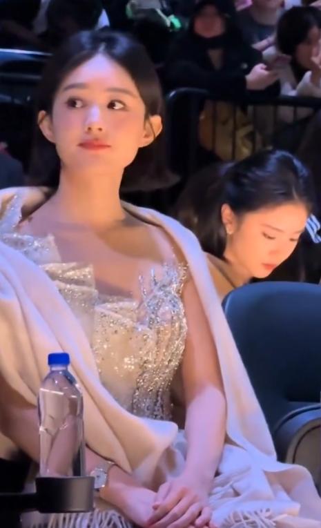 女星个个风情万种却被29岁三线小花抢风头J9真人游戏第一品牌澳门这一天内娱一线(图22)