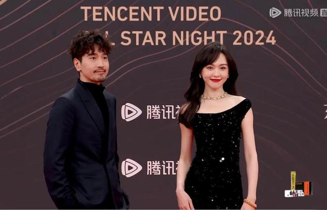 女星个个风情万种却被29岁三线小花抢风头J9真人游戏第一品牌澳门这一天内娱一线(图27)