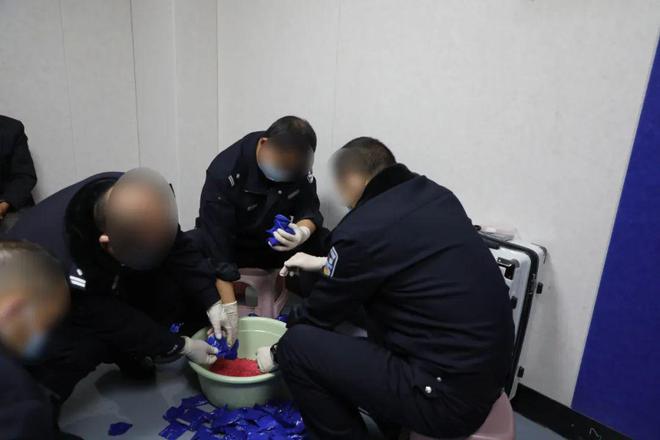 ！曲靖破获一起特大贩卖毒品案ag九游会登录3447kg(图6)