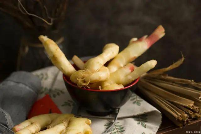 尴尬！坚持吃这6种食物能够保持口气清新九游会·j9网站交谈中口腔异味会让人